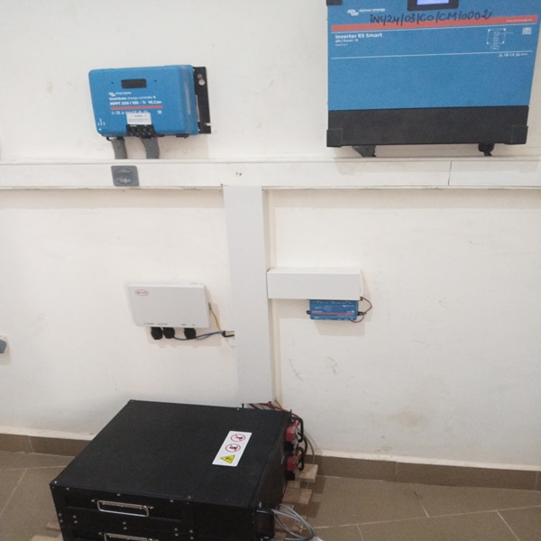 Electrification d'une grande pharmacie dans le nord du Bénin.